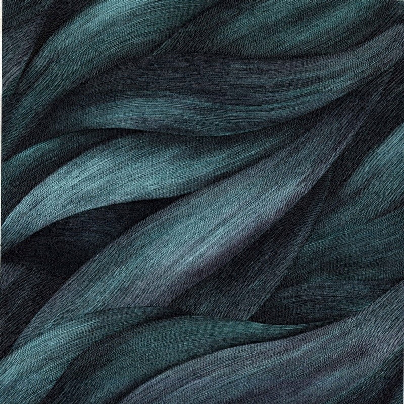 Casual chic wallpaper featuring flowing waves in a blend of petrol and purple hues, with a textured, matte finish for a stylish and modern look.