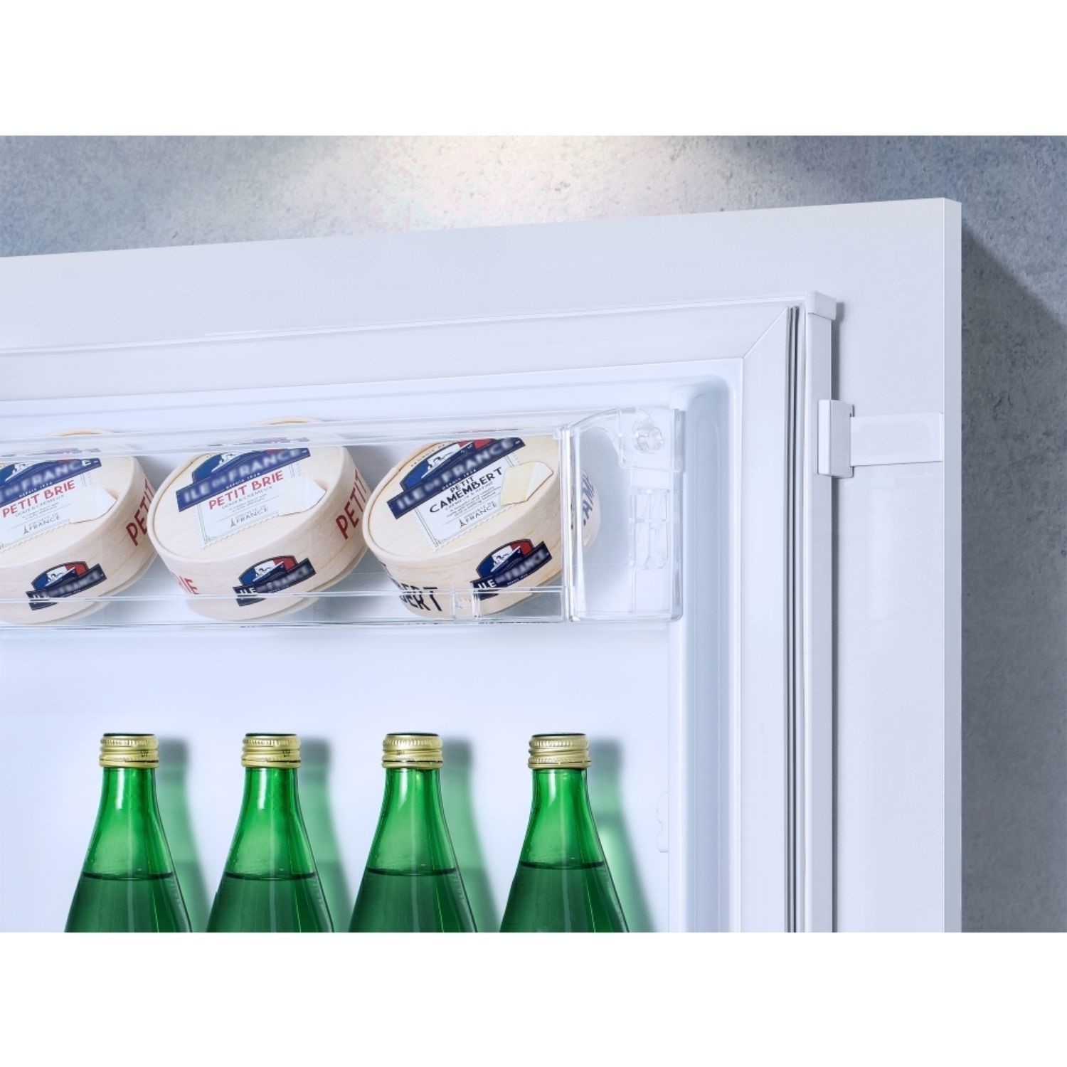 Fridgemaster MBC55224FE 177cm 233L 50/50 Built in White Fridge Freezer - image 4