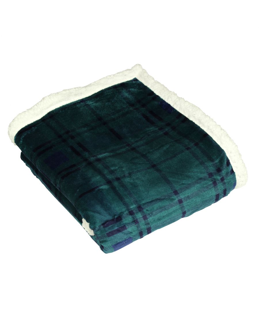 Green fleece throw blanket with a plaid pattern, featuring a soft, cream-colored Sherpa lining, measuring 130 cm x 150 cm.