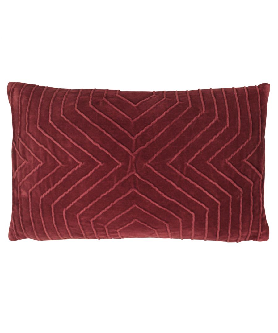 Berry-colored cotton cushion measuring 30 cm x 50 cm, featuring a textured zigzag pattern in a plush, velvety finish.