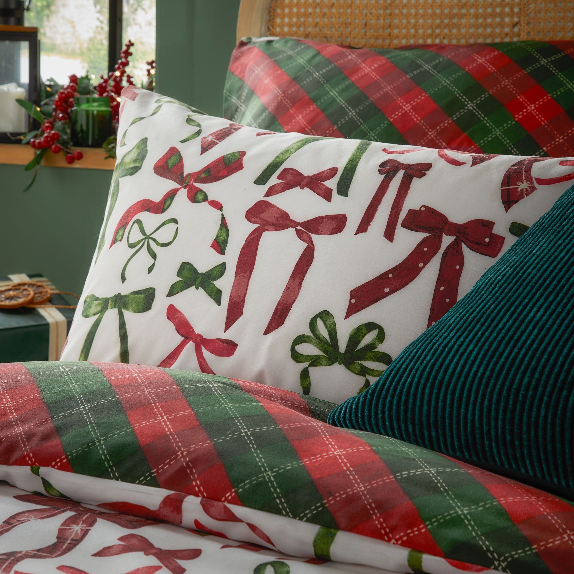 Furn Nathalie Festive Bows Printed Double Reversible Duvet Set - image 4