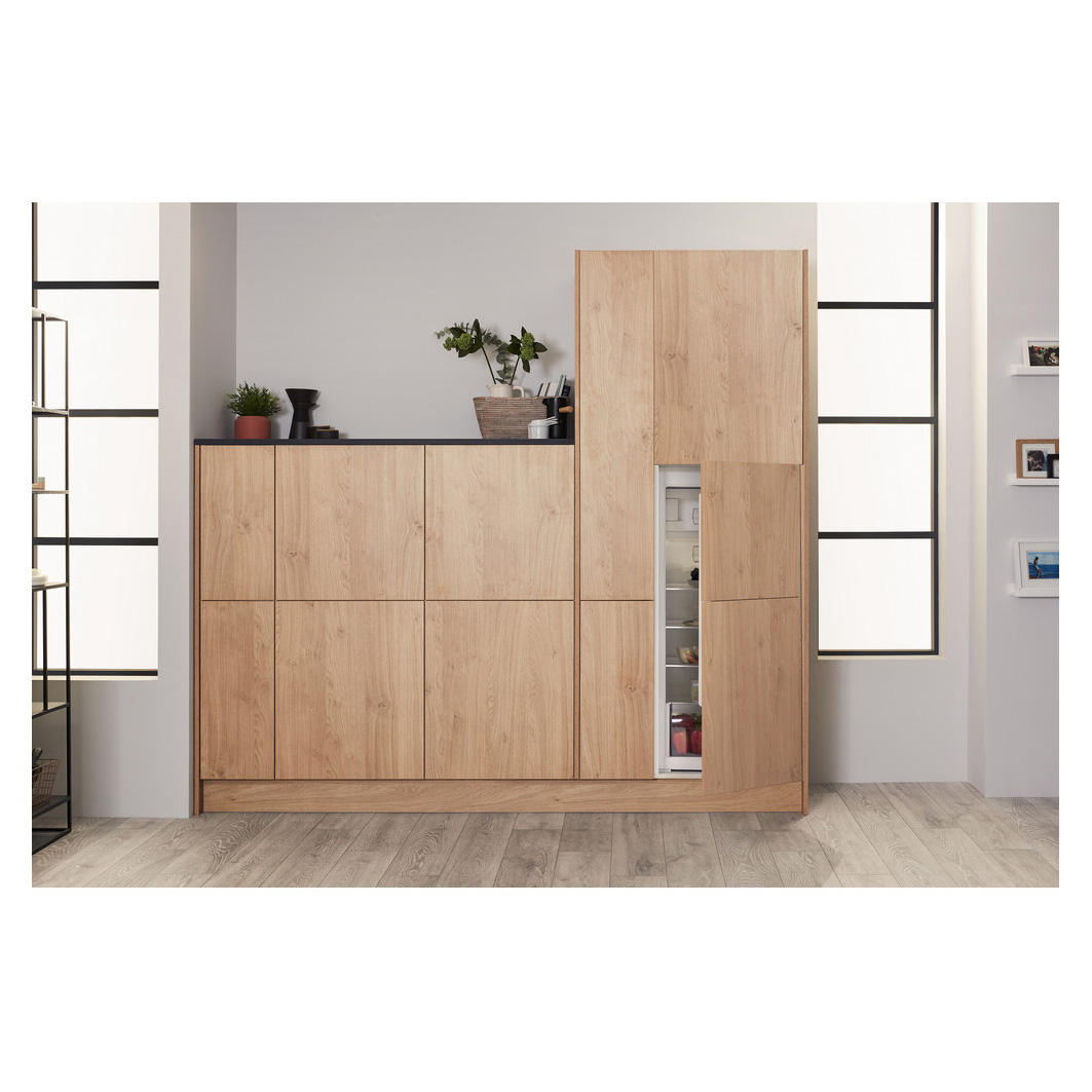 Hotpoint HSZ12A2D2 Integrated In-Column Larder Fridge With Icebox - image 3