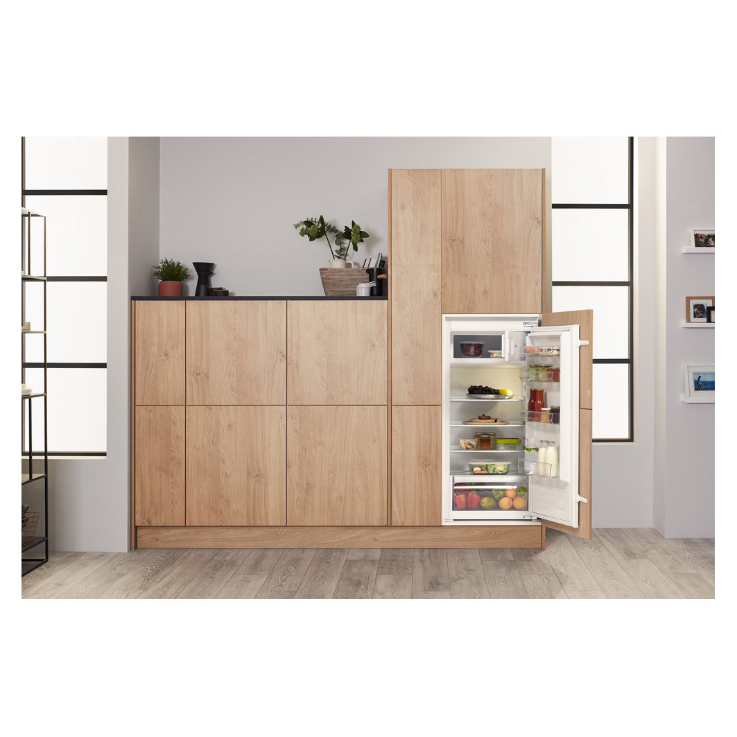 Hotpoint HSZ12A2D2 Integrated In-Column Larder Fridge With Icebox - image 4
