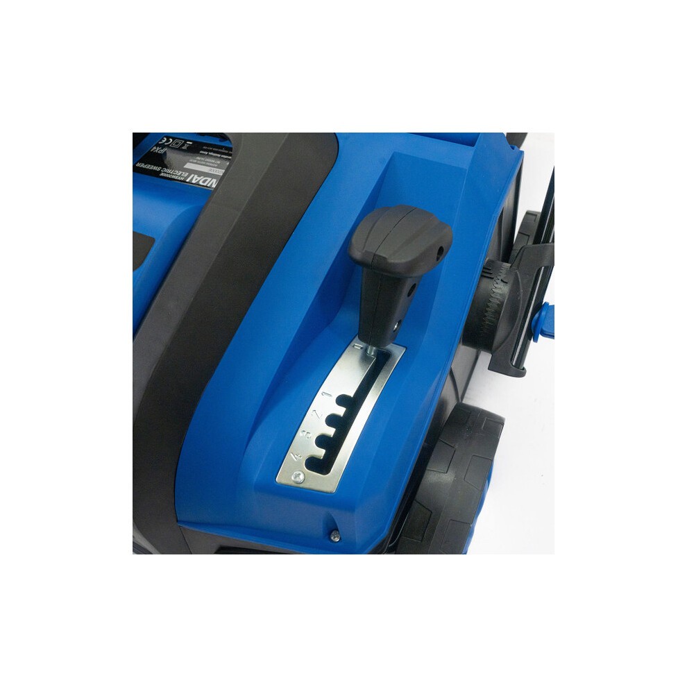 Hyundai 2000W 16” / 40cm Artificial Grass Sweeper, Multi-Use Brush &amp; 55L Collection Bag - image 4