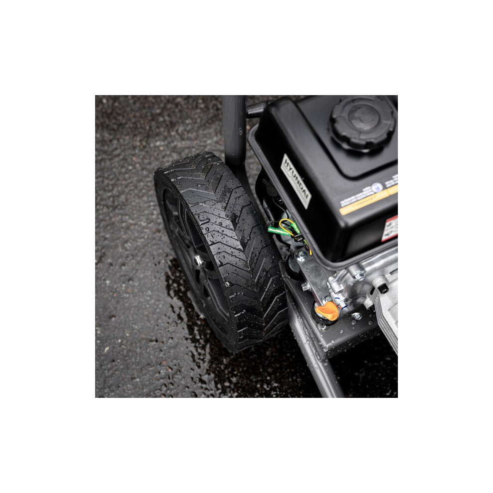 Hyundai 3400psi / 234 bar 209cc Petrol Pressure Washer, 9L/min, 10m Hose &amp; Detergent Tank - image 2