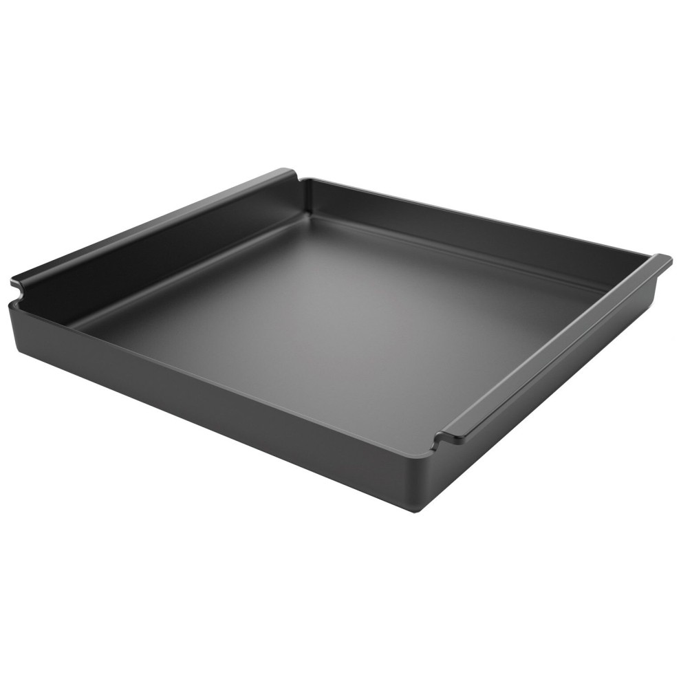 Square cast iron tray in black, designed for the NINJA Woodfire Outdoor Oven, featuring raised edges and sturdy construction for durability.