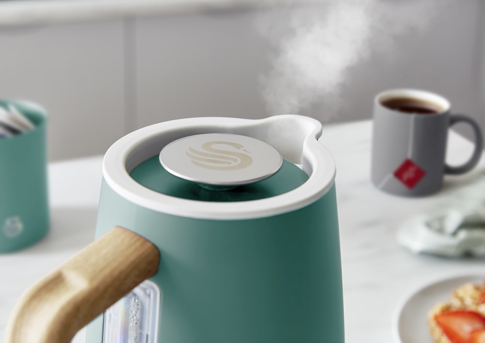 Nordic 4 Slice Toaster and Cordless Kettle Set - image 4