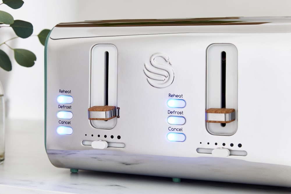 Nordic 4 Slice Toaster and Cordless Kettle Set - image 5
