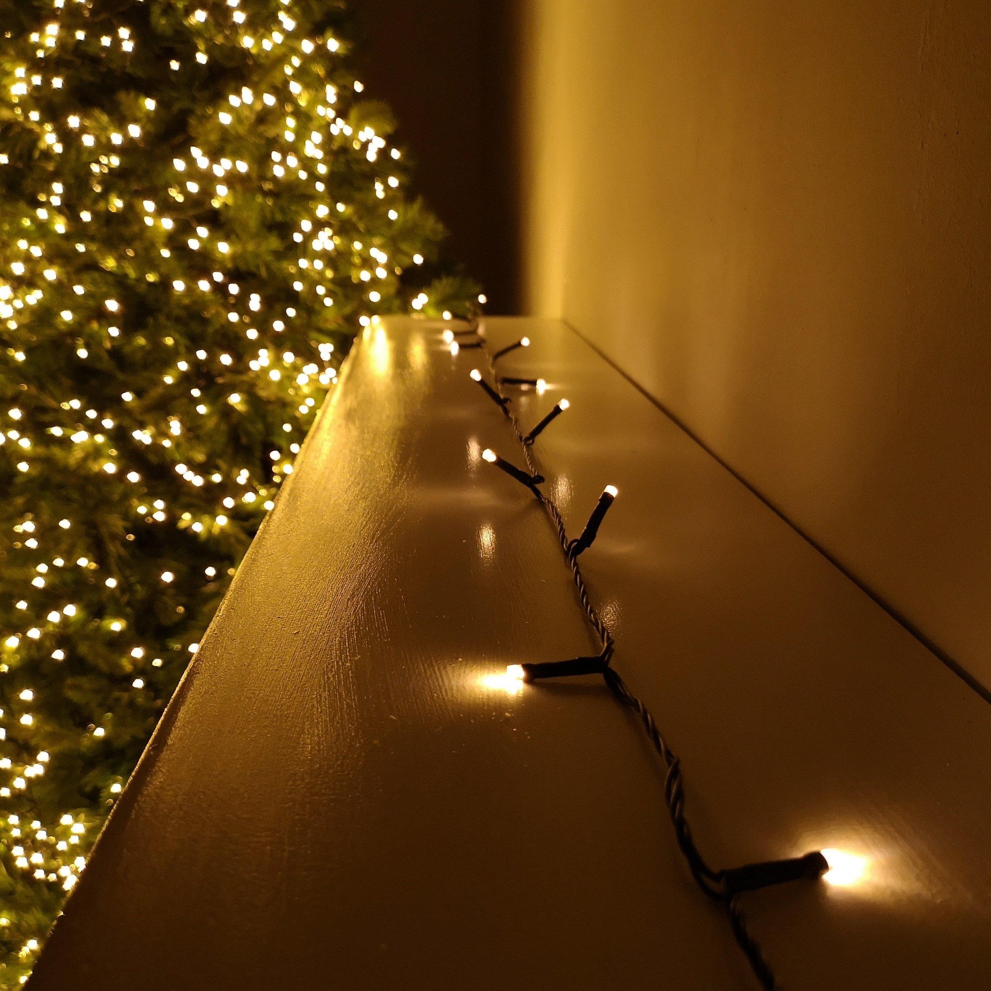 600 LED vintage gold string lights, 60 meters long, battery-operated with multi-function settings and timer, suitable for indoor and outdoor use, showcasing a warm, festive glow.