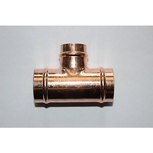 Copper solder ring fitting, a reducing tee measuring 28 x 28 x 15 mm, featuring a shiny metallic finish and distinct solder rings for secure connections.