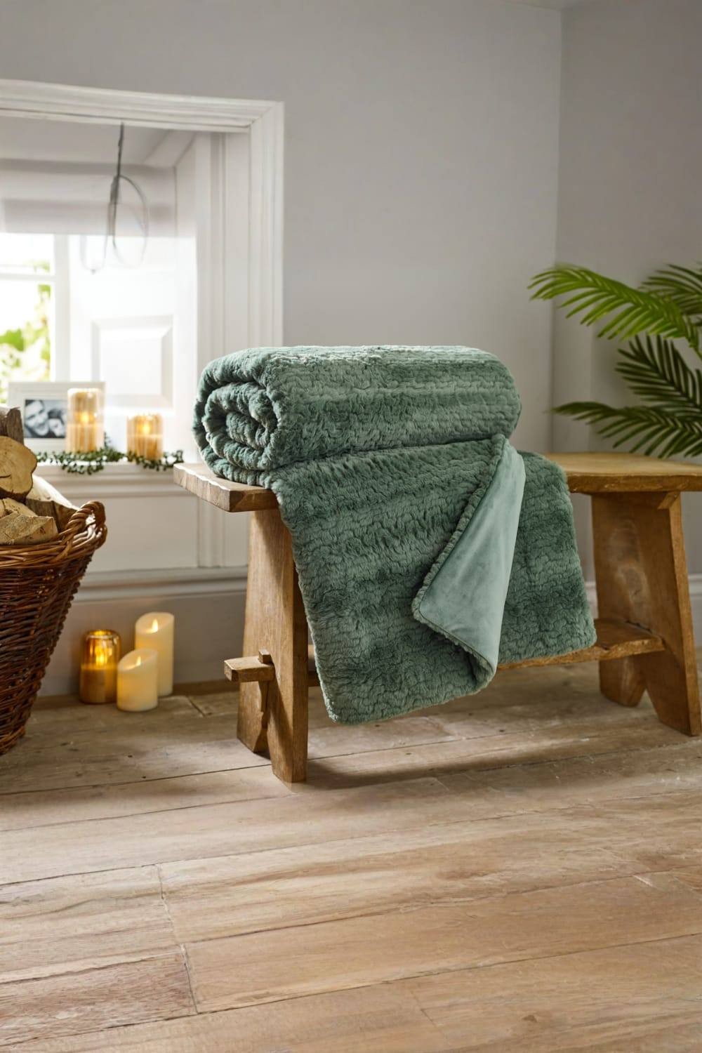 TLC Ashridge Faux Fur Green Throw 130 x 170cm - image 3