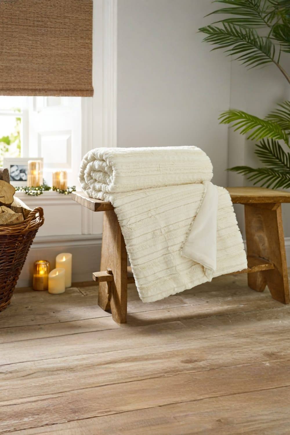 TLC Chatsworth Faux Fur Cream Throw 130 x 170cm - image 3