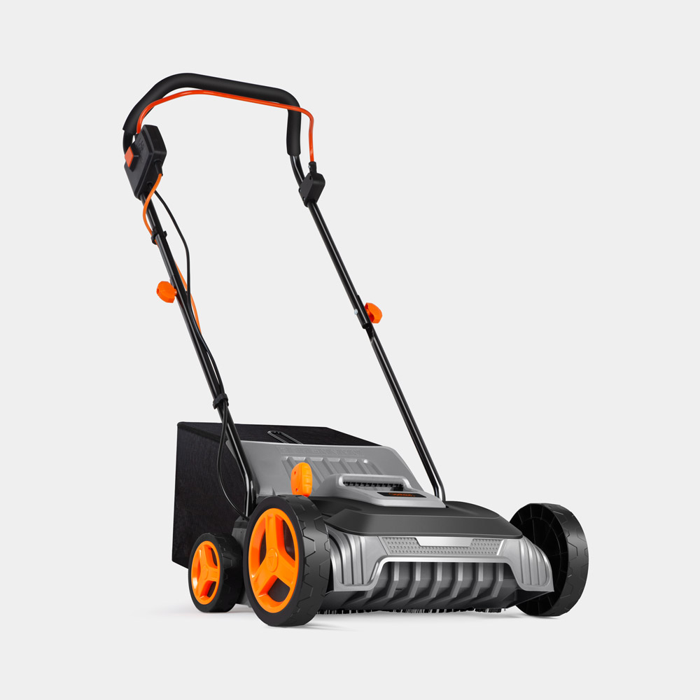Grey artificial grass brush with a 1500W motor, featuring a black collection bag, orange accents, and adjustable handles for easy maneuverability.