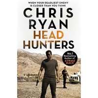 Book cover of "Head Hunters" by Chris Ryan, featuring a man holding a gun in a desert landscape with mountains.
