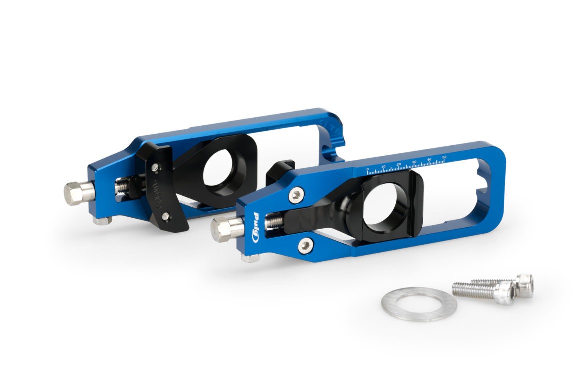 Blue aluminum Puig chain tensioner for BMW M1000 R (2023-2025) featuring a sleek design, adjustable markings, and includes screws and washers for installation.