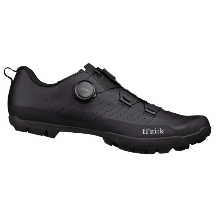 Black Fizik Terra Atlas cycling shoes in size 46 with a sleek design, featuring a BOA dial for easy adjustment and a durable rubber sole for traction.