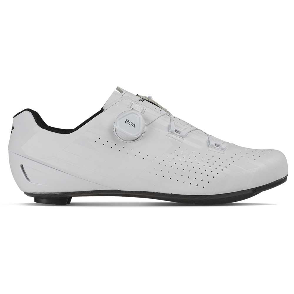 White Gaerne Carbon G.Fulgor road shoes in EU 45, featuring a sleek design, perforated upper for breathability, and a BOA dial closure system for a secure fit.