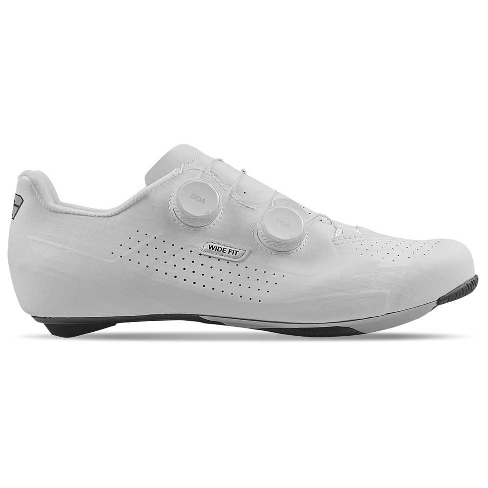 White Gaerne G.Jet Wide Road Shoes in EU 45, featuring a sleek design, perforated upper for breathability, and dual BOA dials for adjustable fit.