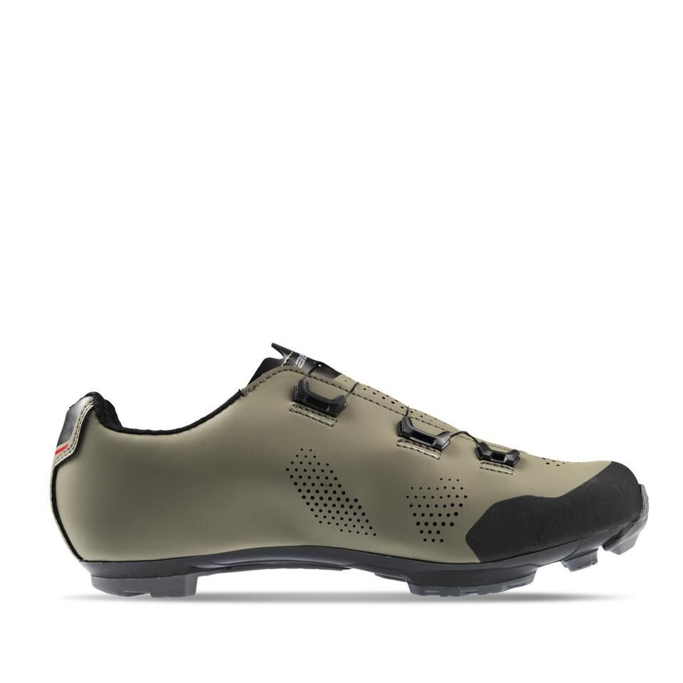 Gaerne G.Obsidian shoes in olive green with a sleek design, featuring a reinforced toe cap, three adjustable straps, and perforated detailing for breathability.