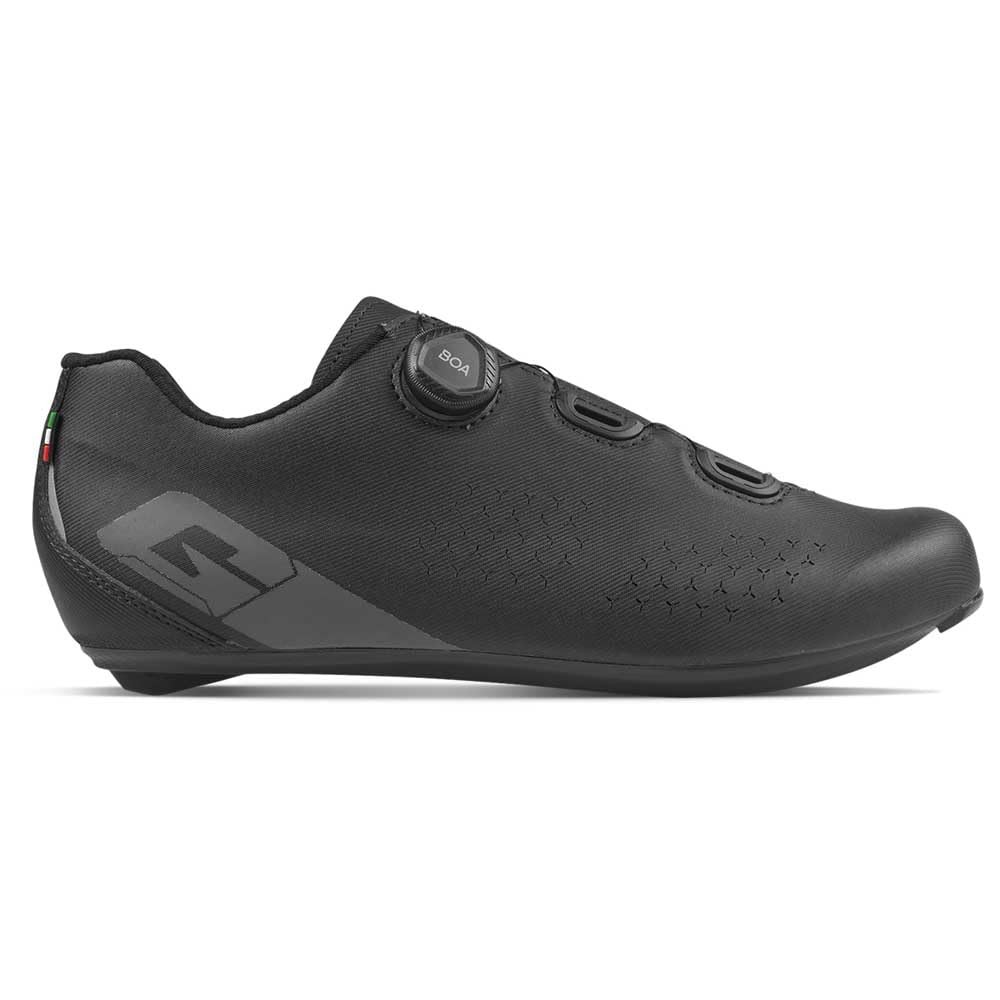 Black Gaerne G.Sprint+ road shoes in EU size 41, featuring a sleek design, mesh upper, and a Boa dial closure system for a secure fit.
