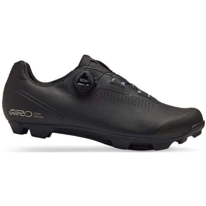 Black Giro Cadet XC shoes in size 43 feature a sleek design, synthetic upper, perforations for breathability, and a BOA dial for adjustable fit.