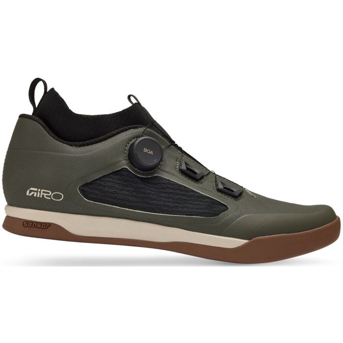 Dark sage Giro Chamber TR shoes in size 43 feature a sleek design with a textured upper, mesh panels, and a BOA lacing system, complemented by a brown rubber sole.
