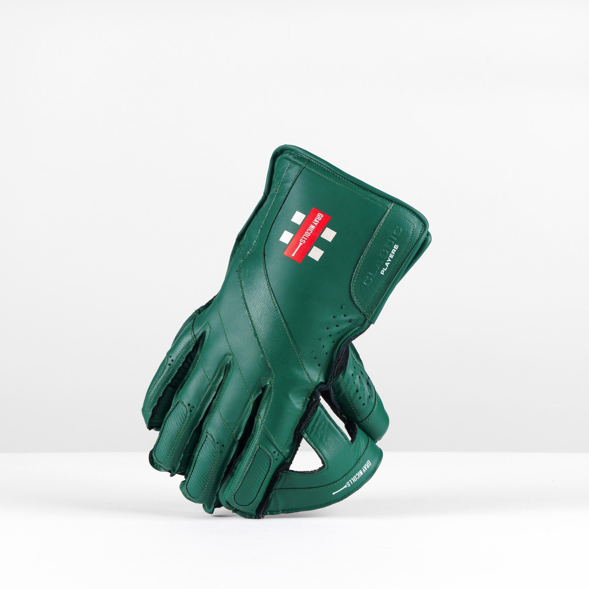 Gray-Nicolls Classic Players Wicketkeeping Glove in white, featuring a sleek design, padded fingers, and a textured palm for enhanced grip.
