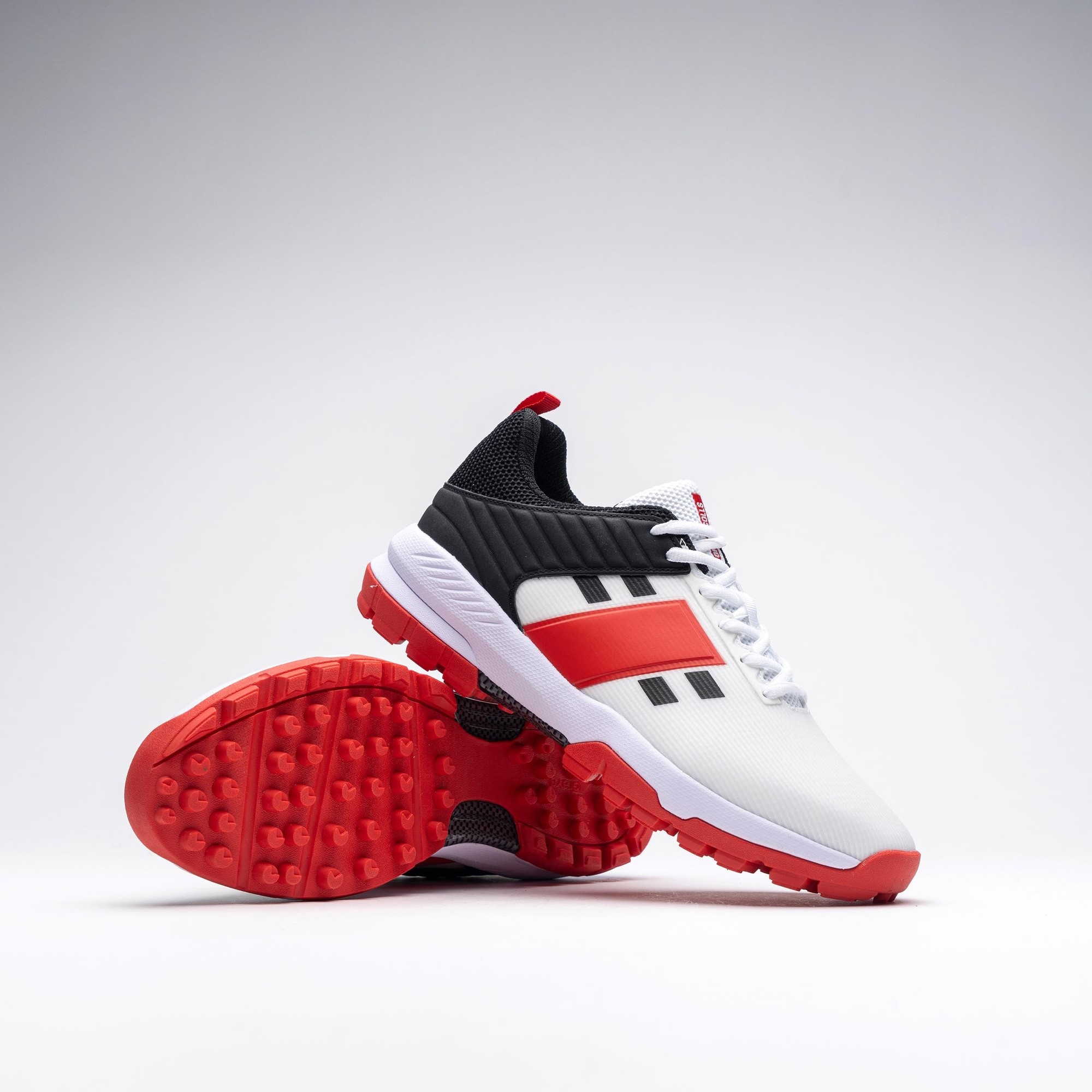 Gray-Nicolls Players 3.0 adult batting shoes in white with black and red accents, featuring a lightweight design and textured rubber outsole for enhanced grip.
