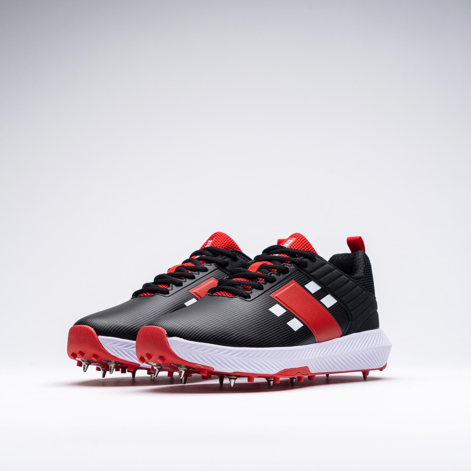 Gray-Nicolls Players 3.0 Black Adult Spike Shoes - Size: 9.5 - White - image 4