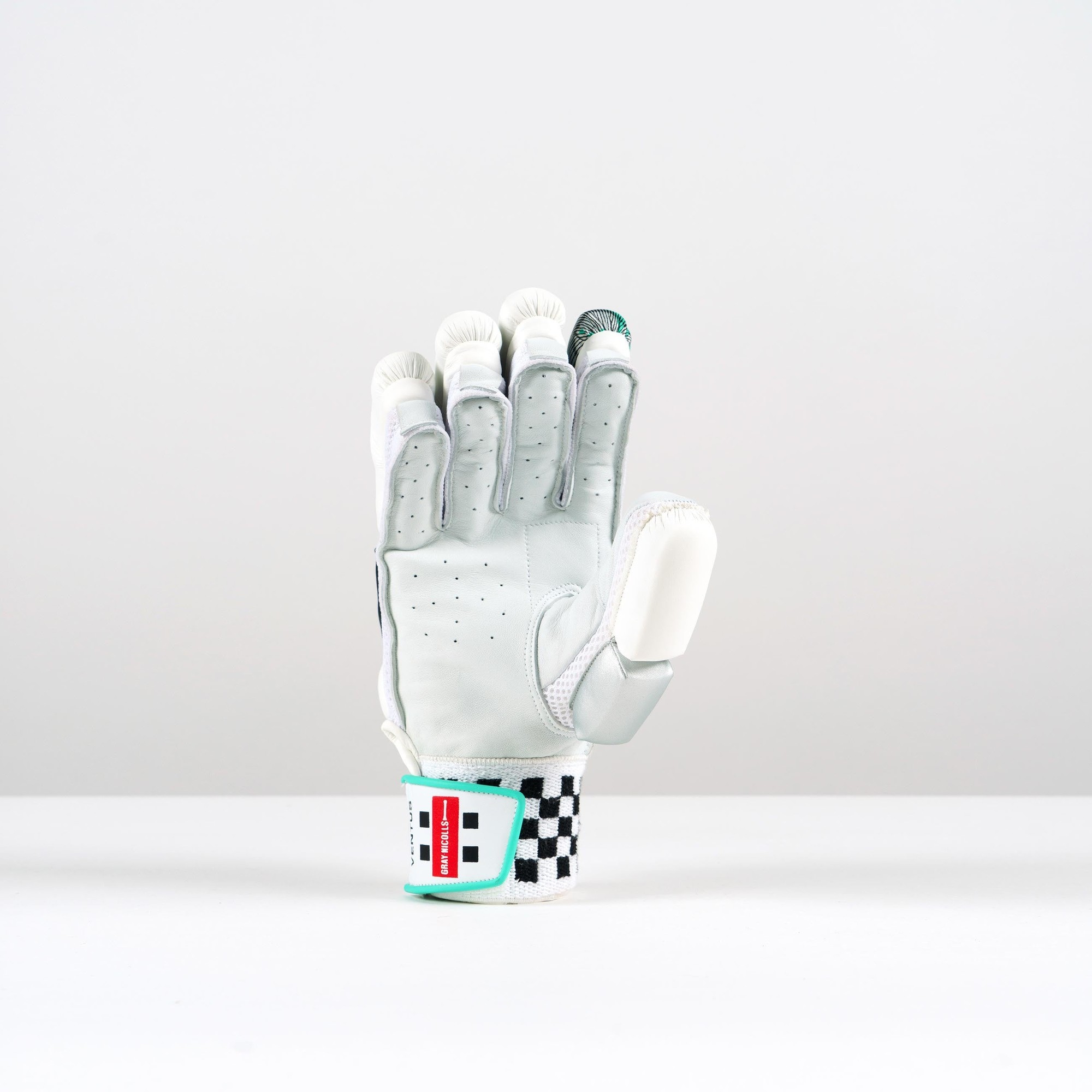 Gray-Nicolls Ventus 1.0 300 Batting Gloves - Size: RH - Junior - White - image 4