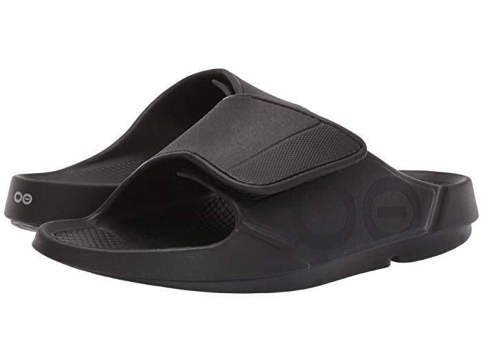 Black unisex OOFOS OOahh Sport Flex sandals featuring a flexible design, cushioned footbed, and adjustable strap for comfort, size 8 M.