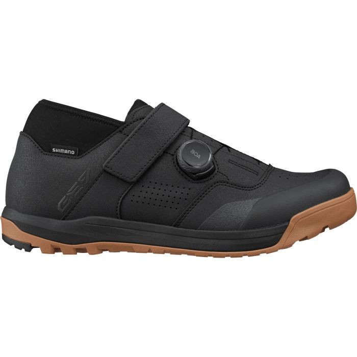 Black Shimano GE9 (GE900) Hot Seat Shoes in size 43, featuring a sleek design, a BOA dial for easy adjustment, and a durable gum rubber sole for traction.