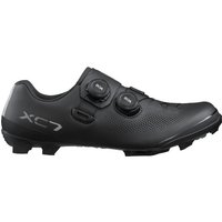 Black Shimano XC7 MTB cycling shoes with dual BOA dials and rugged tread, featuring XC7 logo on the side.
