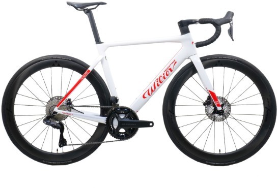 Wilier Filante SL Ultegra Di2 road bike in white and red, featuring a sleek carbon frame, aerodynamic design, disc brakes, and Shimano Ultegra Di2 components, size L.