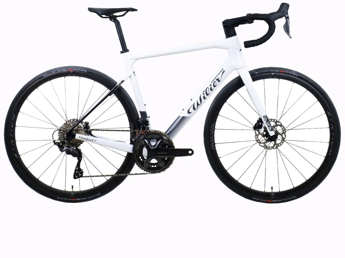 Wilier Garda 105 12x Road Bike in white and black, featuring a lightweight frame, drop handlebars, disc brakes, and 105 components, sized XL for enhanced performance.