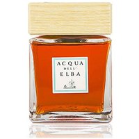 Square glass bottle with amber liquid, wooden cap, and Acqua dell'Elba label for Note di Natale spicy diffuser, 200 ml.