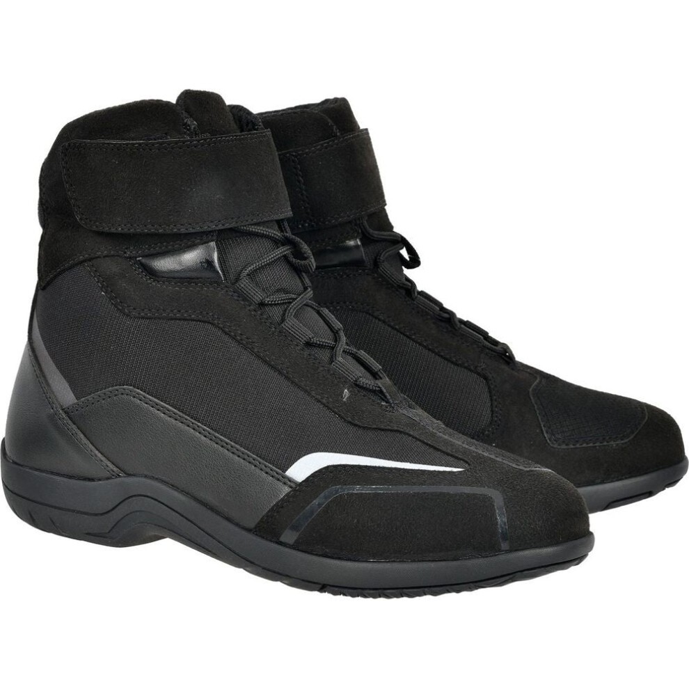 Black ARMR Eyoshi 3.0 Air Short Boots in EU size 43, featuring a combination of suede and mesh materials, with a lace-up front and ankle strap for added support.