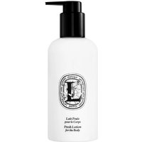 White Diptyque lotion bottle with black pump and oval label, 250 ml moisturizing body emulsion.