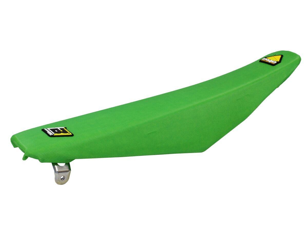 Green Blackbird Pyramid Seat Cover for Kawasaki KXF250 (2013-2020) and KXF450 (2012-2020), featuring a textured surface and a sleek design with a silver mounting bracket.