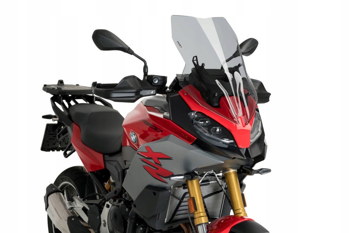 Light smoke Puig Touring Screen for BMW F900 XR (2020-2025) mounted on a red and gray motorcycle, featuring a sleek design and adjustable height for enhanced wind protection.