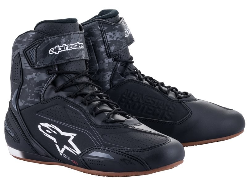 Black-grey Alpinestars Faster 3 motorcycle shoes in size 43 for men, featuring a sleek design, padded collar, and textured material for grip and comfort.