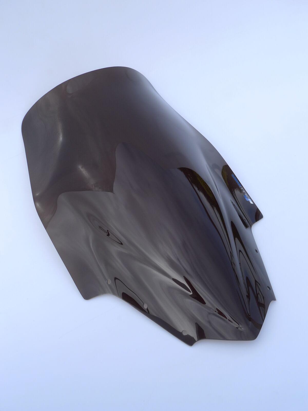 Black smoke windshield for Yamaha FZS 1000 (2001-2005), measuring 41 cm (16-1/8"), featuring a sleek, aerodynamic design with a glossy finish.