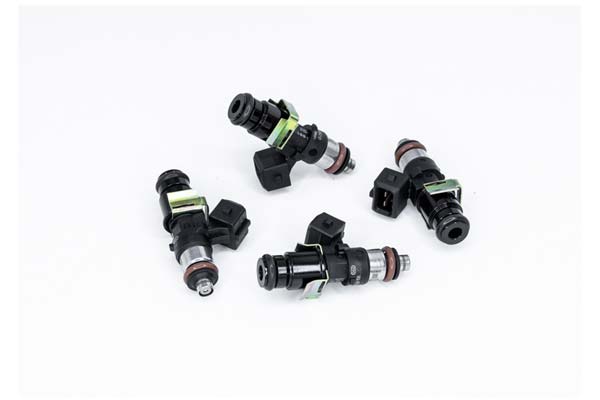 Four black fuel injectors with green accents and metal tips, designed for DeatschWerks 1500cc applications, suitable for A4/TT and Golf GTI 1.8L Turbo engines.