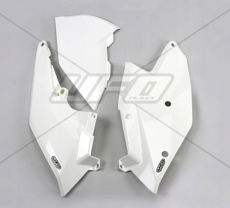 White plastic side panels designed for KTM EXC250 2017, featuring a sleek design with smooth surfaces and UFO branding visible on the lower section.