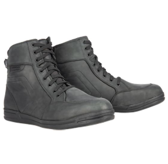 Black waterproof Oxford Kickback shoes in size 41 EU feature a sleek design with a lace-up front and padded collar for comfort and support.