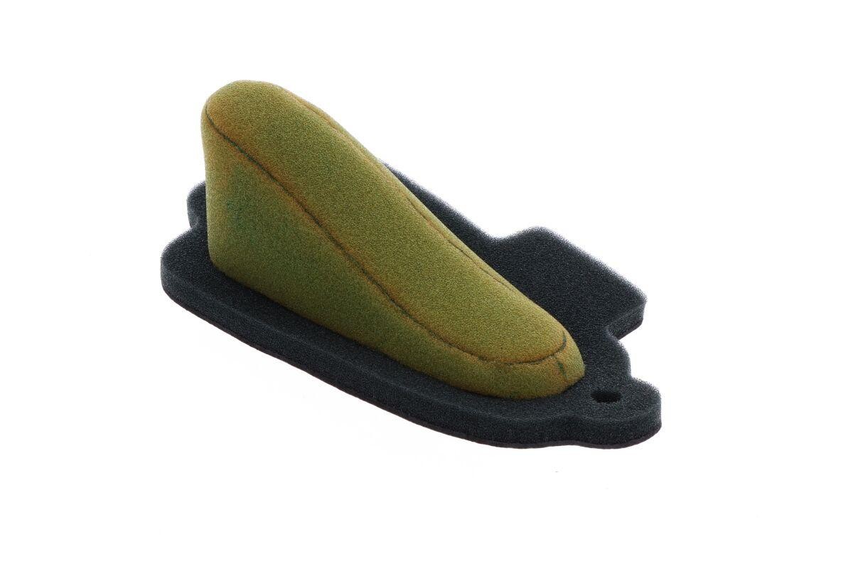 Pre-oiled air filter in green foam with a black base, designed for Beta Evo 2T and 4T models from 2009 to 2024, featuring a contoured shape for optimal fit.