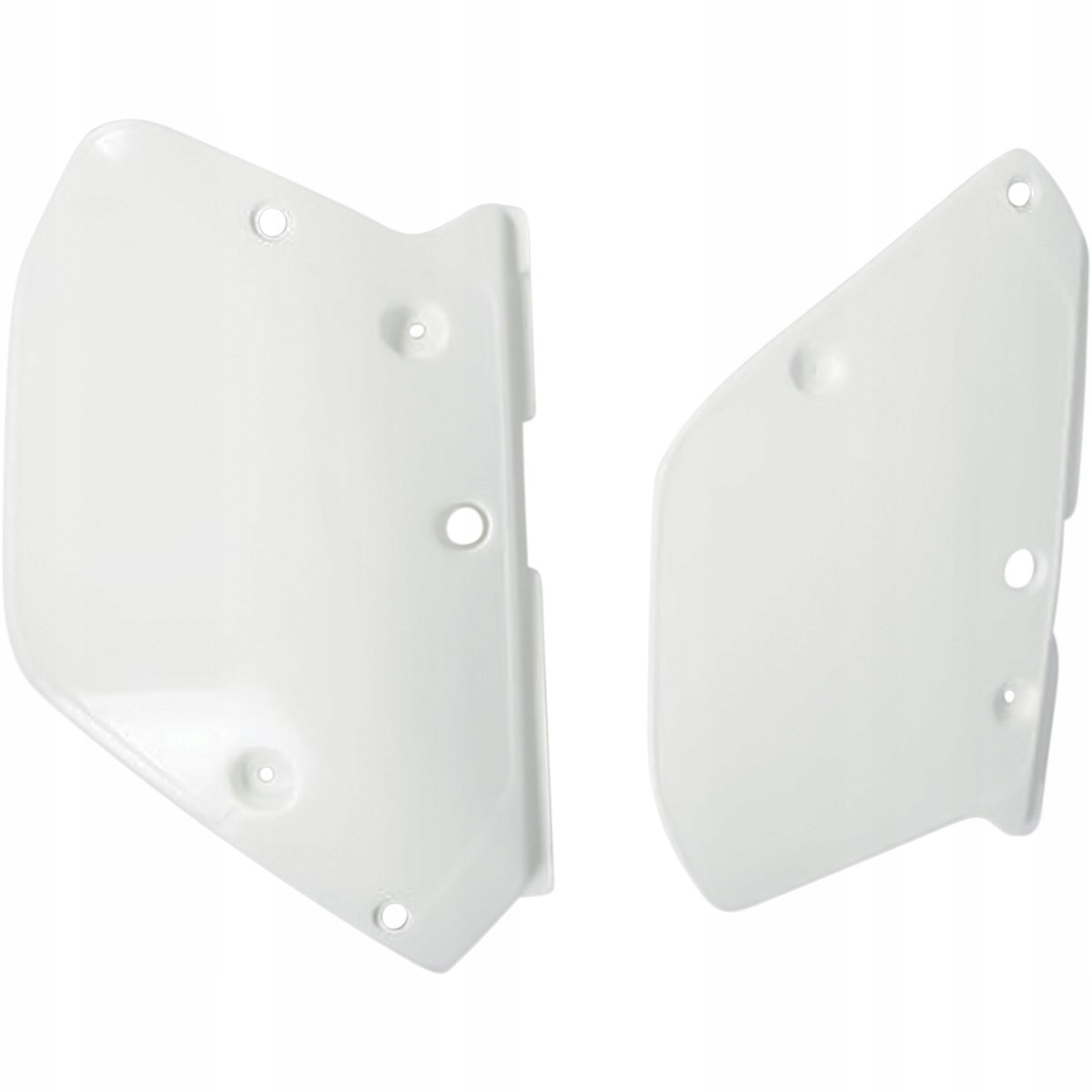 White plastic side panels designed for Yamaha YZ 125/250 models from 1989-90, featuring smooth surfaces and pre-drilled holes for easy installation.