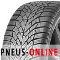 Kumho WinterCraft WP52 tire with intricate tread pattern and black rubber finish.