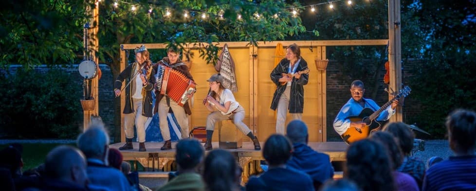 The Three Inch Fools take The Secret Diary of Henry VIII and The Comedy of Errors on UK tour of heritage sites