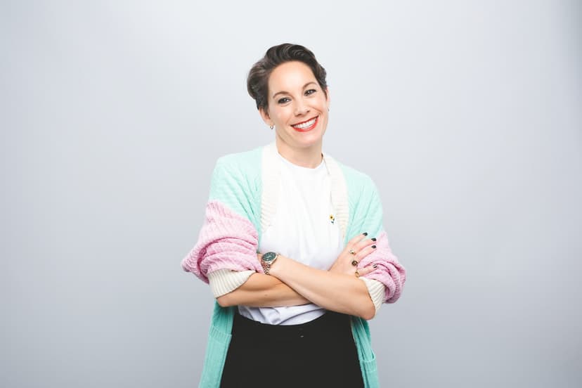 Featured image for The Ultimate Support Group: Suzi Ruffell’s ‘The Juggle’ Tour Extended! - Arts & Culture